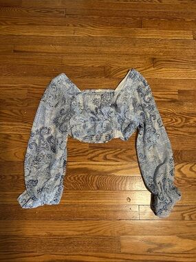 Women’s Blue Paisley Long-Sleeve Crop Top - Altar’d State